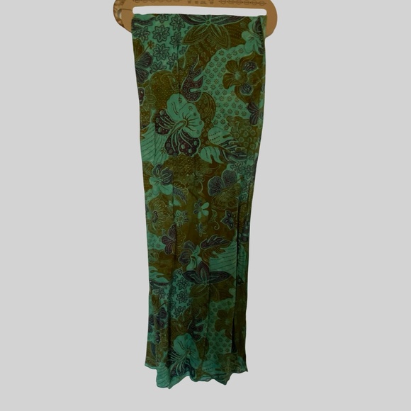 Casual Movements Floral Summer Beach Wrap- Scarf-Shawl- O/S - Picture 1 of 10